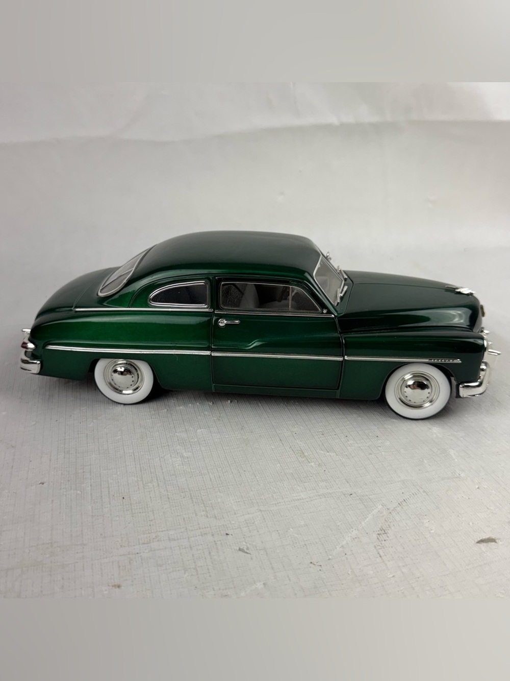 Ertl 1949 Mercury Dark Green American Muscle Millennium 1/18 Scale Diecast Read